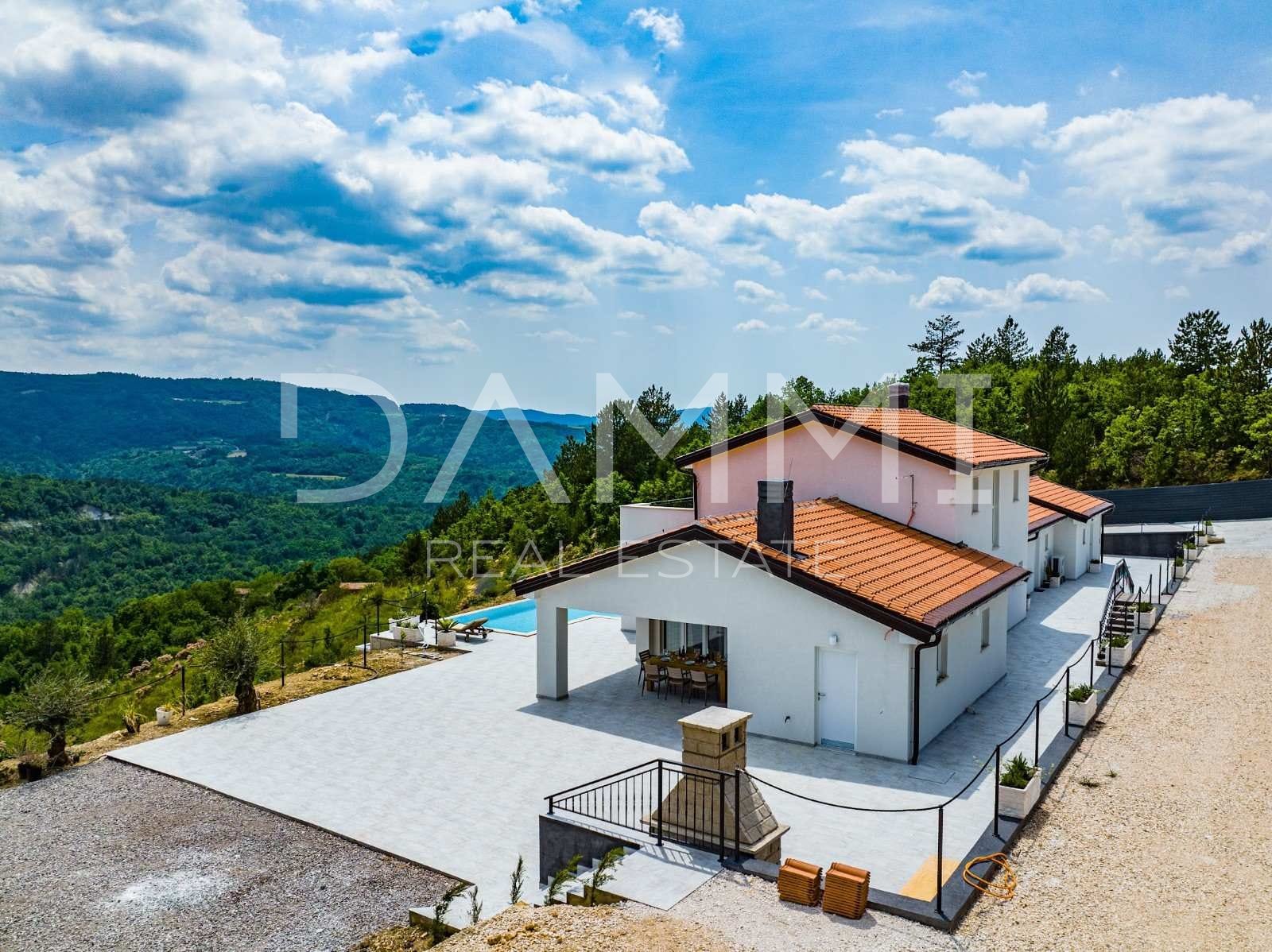 ISTRIA, DRAGUĆ - AFFASCINANTE VILLA IN VISTA SECONDARIA CON VISTA NATURA INCONTAMINATA