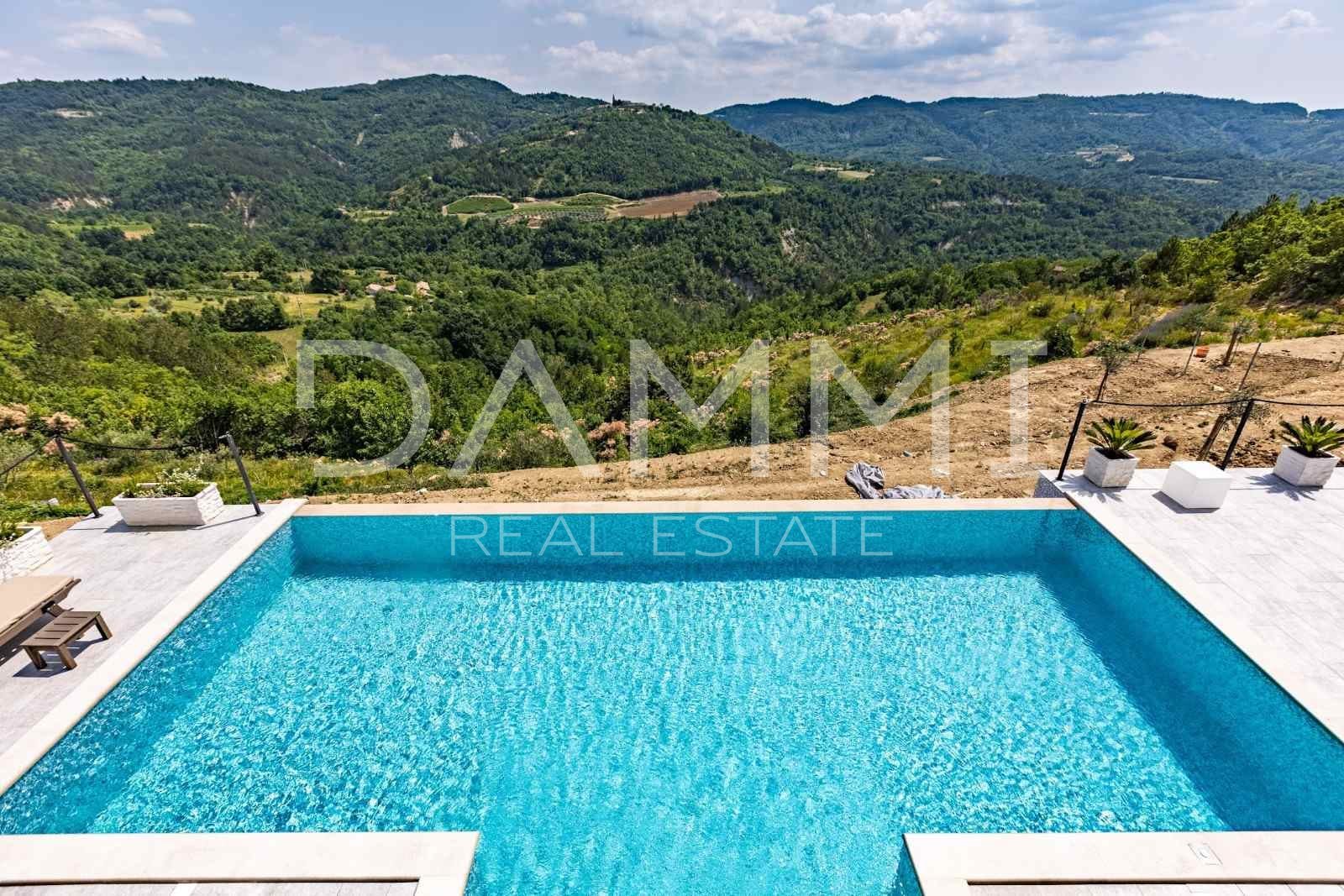 ISTRIA, DRAGUĆ - ATTRACTIVE VILLA IN A HIDDEN PLACE WITH AN UNTOUCHED NATURE VIEW