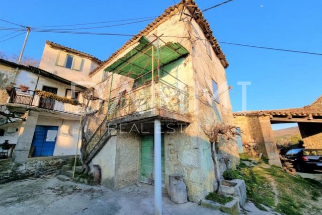 ISTRA, DRAGUĆ - TWO STONE HOUSES FOR ADAPTATION