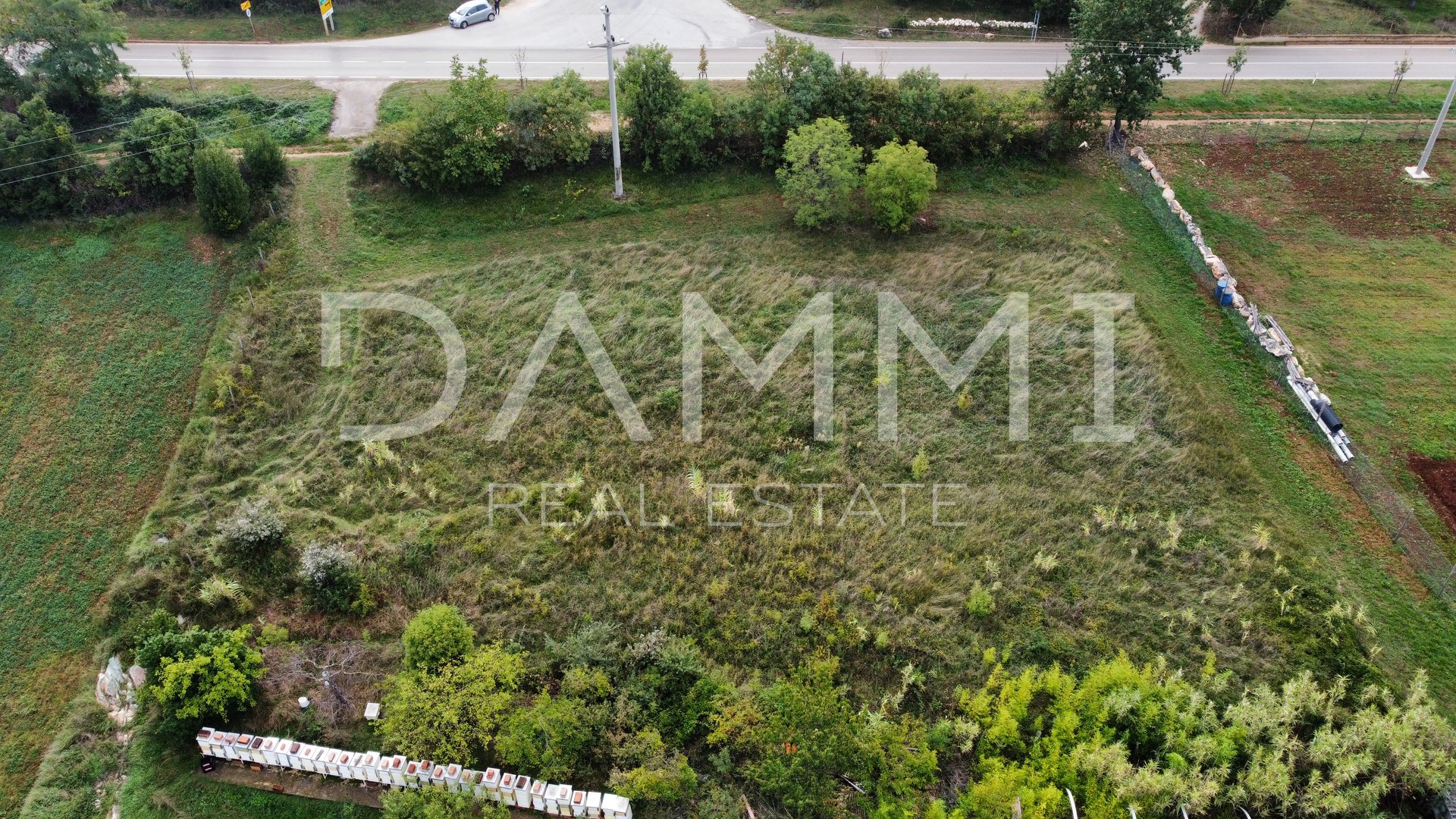 ISTRIA, VIŠNJAN - TERRENO EDIFICABILE IN OTTIMA POSIZIONE