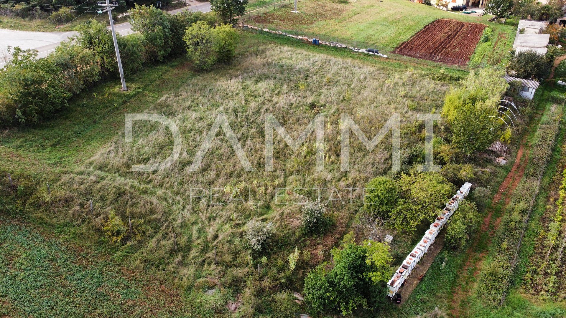 ISTRIA, VIŠNJAN - BUILDING LAND IN A GREAT LOCATION