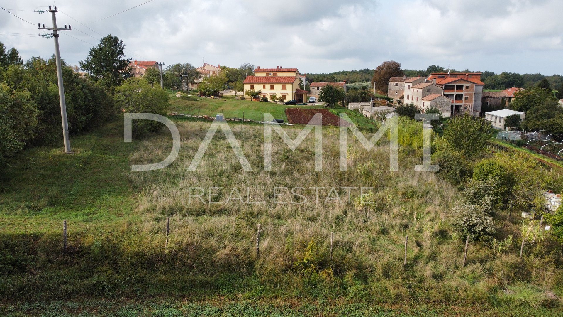 ISTRIA, VIŠNJAN - BUILDING LAND IN A GREAT LOCATION