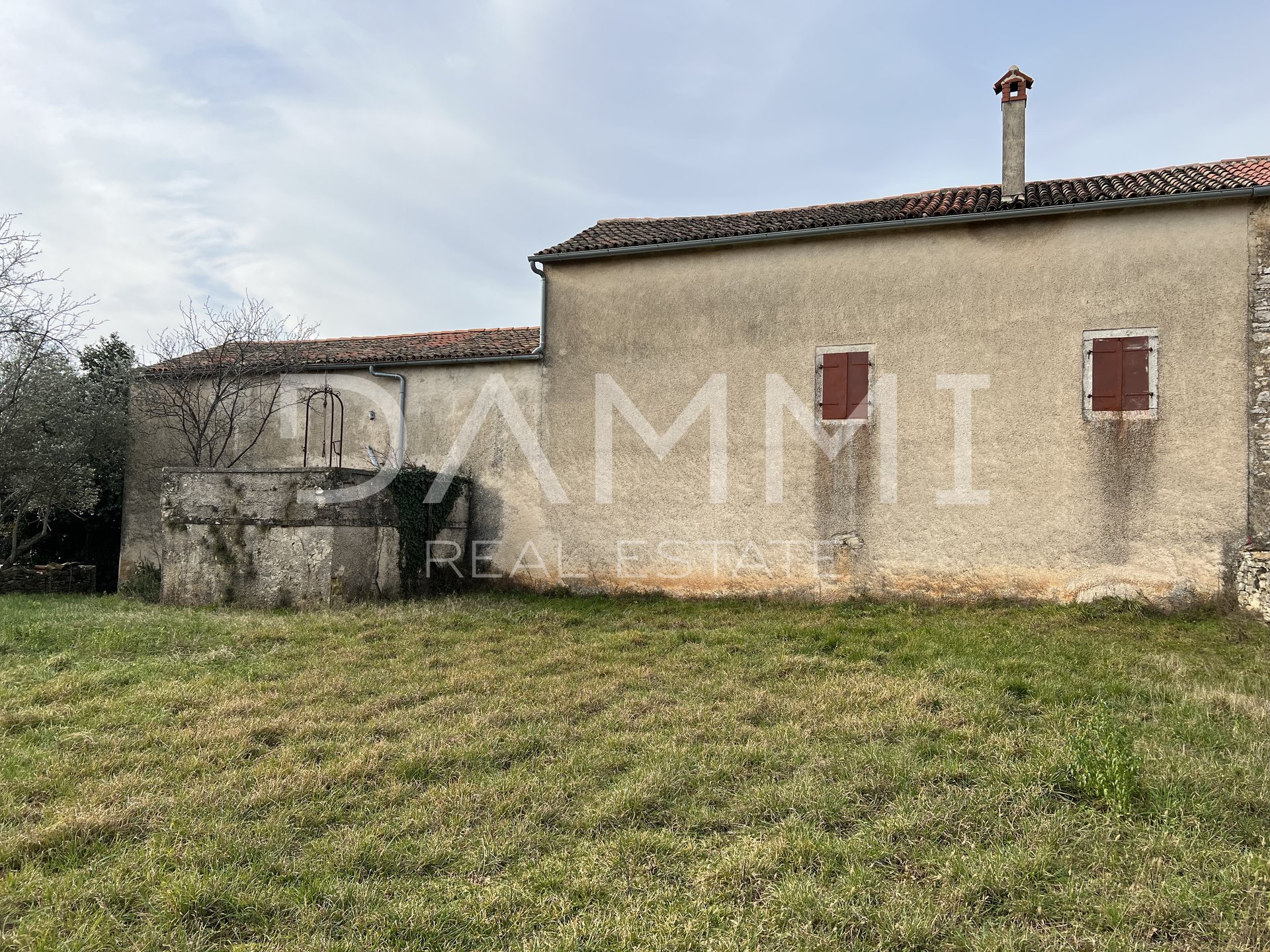 ISTRIA, ROVINJ - A BEAUTIFUL OLD HOUSE WITH A BEAUTIFUL YARD