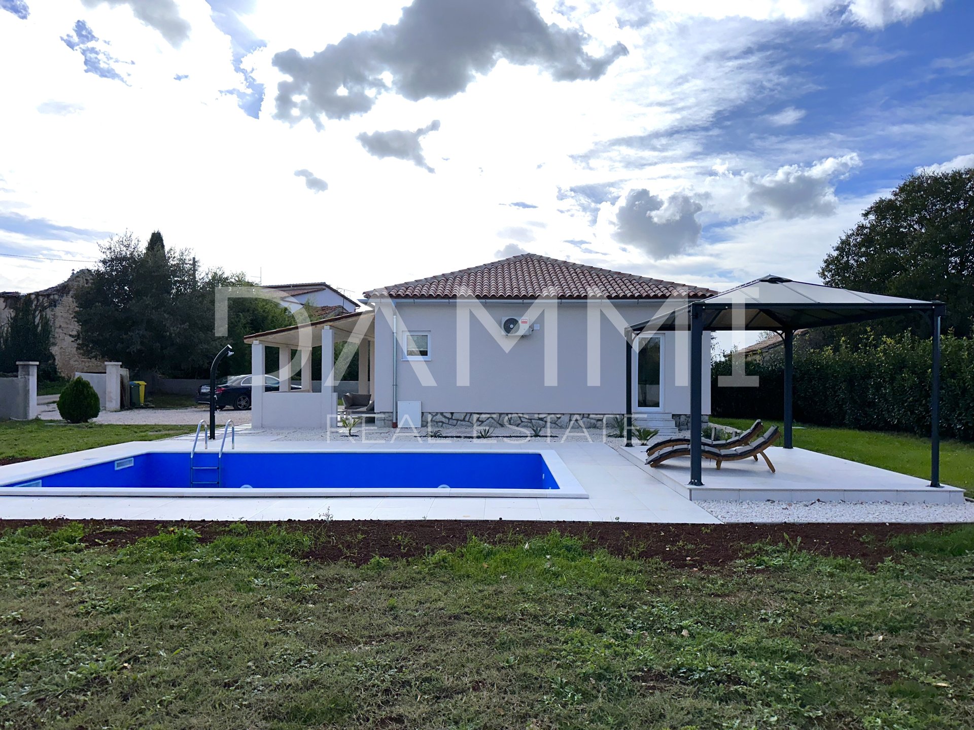 ISTRIA, SV. PETAR U ŠUMI- Bellissima casa su un piano con piscina e ampio giardino