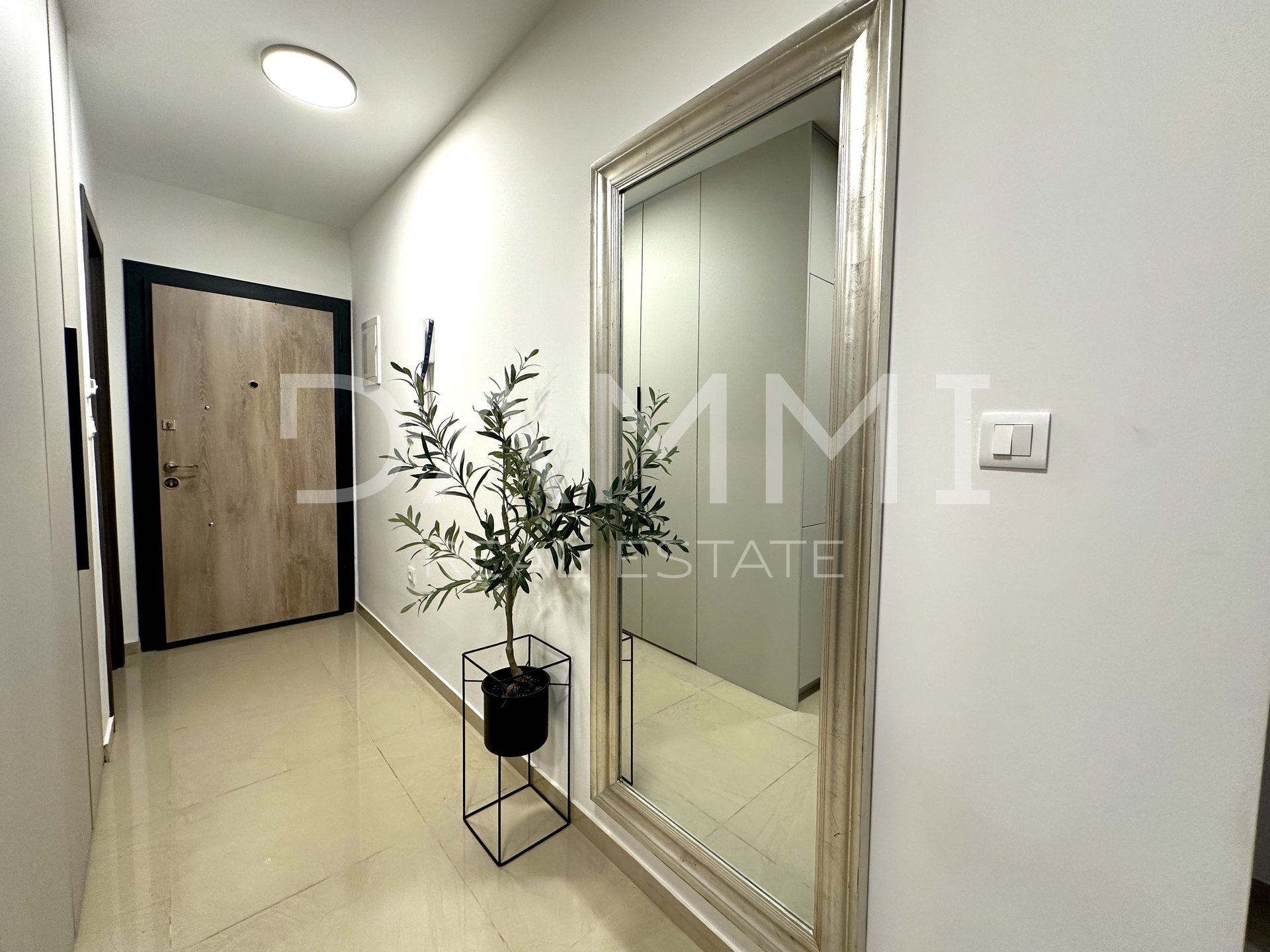 PULA, STOJA - Exclusive apartment in a new building with elevator, underground garage