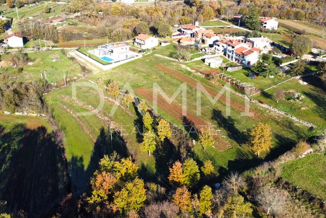 ISTRIA CENTRALE - Complesso di terreni edificabili e agricoli