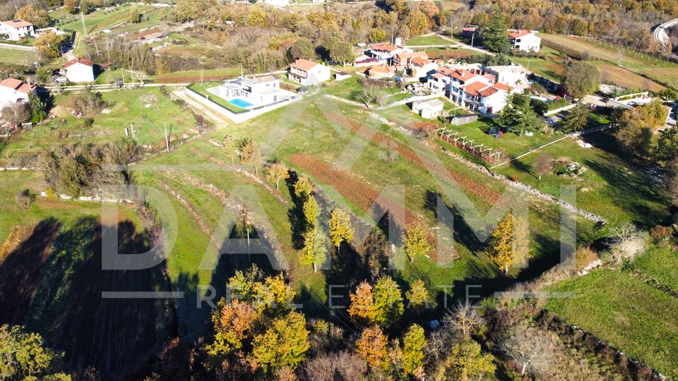 CENTRAL ISTRIA - Complex of construction and agricultural land
